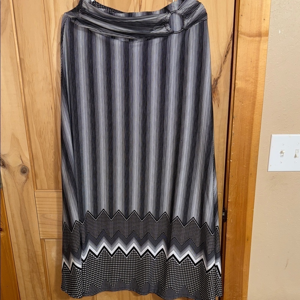 Robert Louis Elegant Black and Gray Striped Skirt